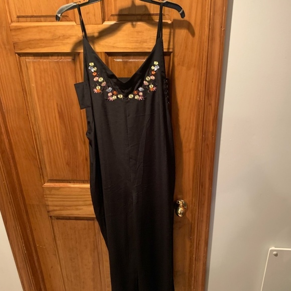Jack by BB Dakota Agnesi Crepe Embroidered Jumpsuit in Black Medium - Picture 2 of 8